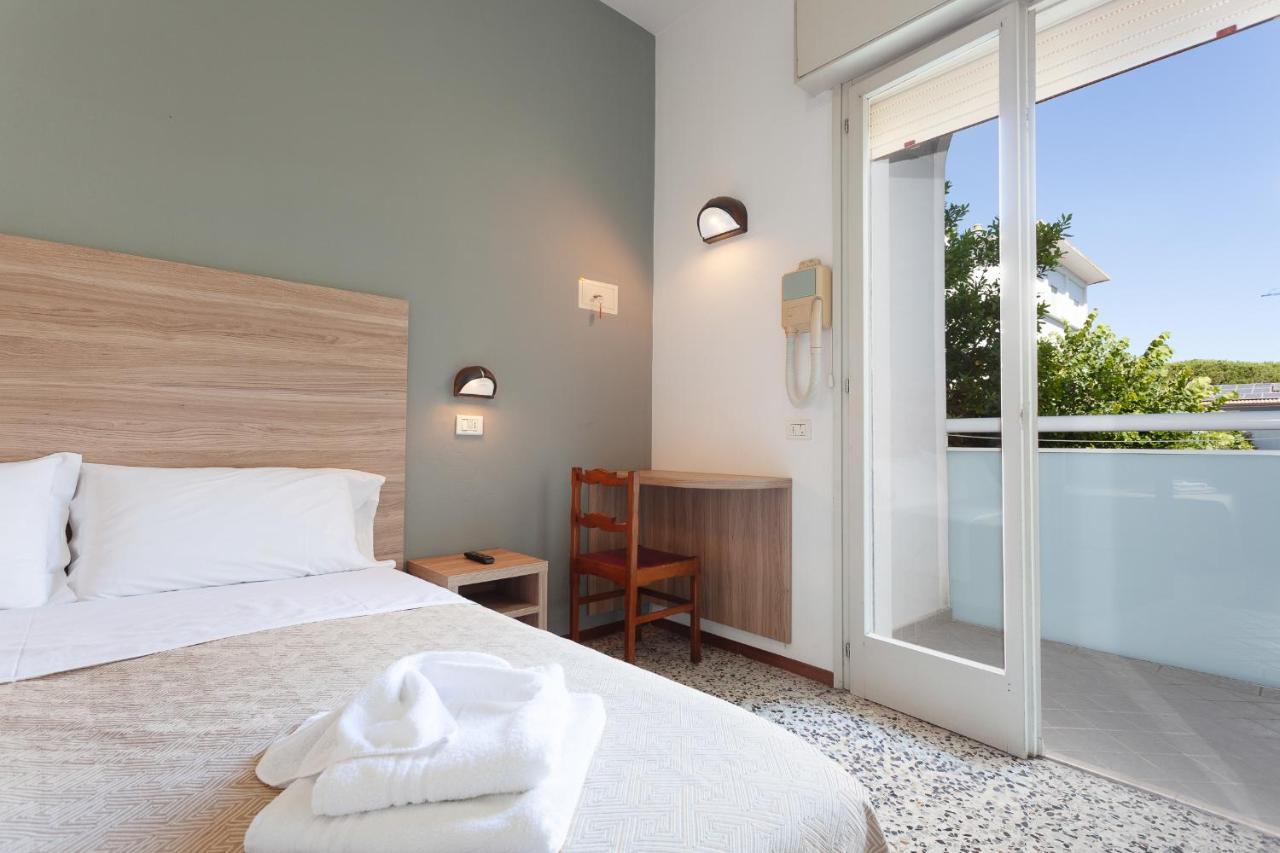 Hotel Admiral เชเซนาติโก ภายนอก รูปภาพ