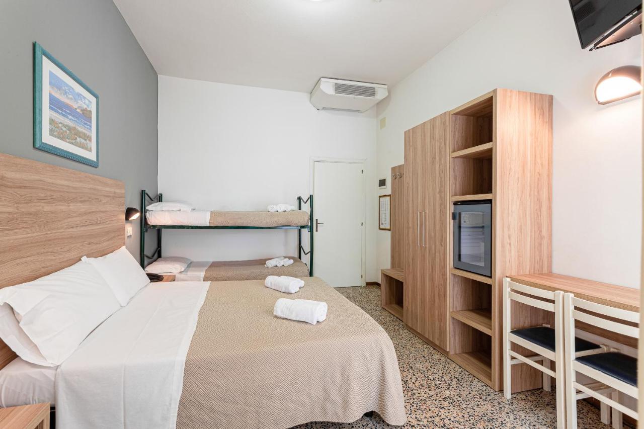 Hotel Admiral เชเซนาติโก ภายนอก รูปภาพ