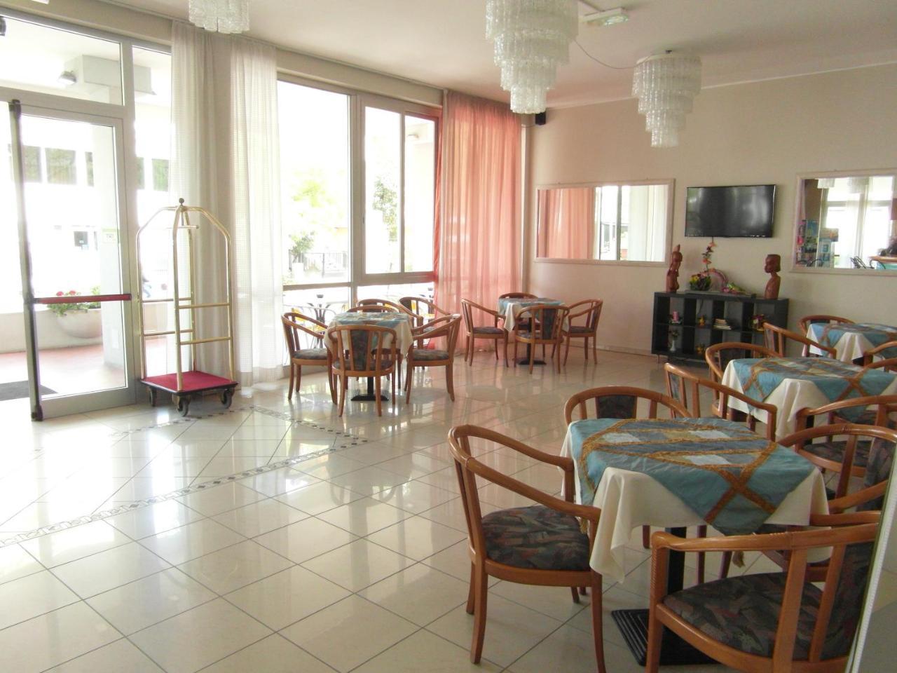 Hotel Admiral เชเซนาติโก ภายนอก รูปภาพ