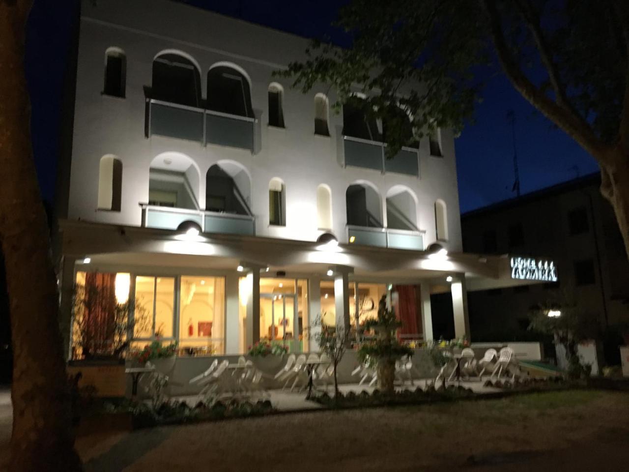 Hotel Admiral เชเซนาติโก ภายนอก รูปภาพ